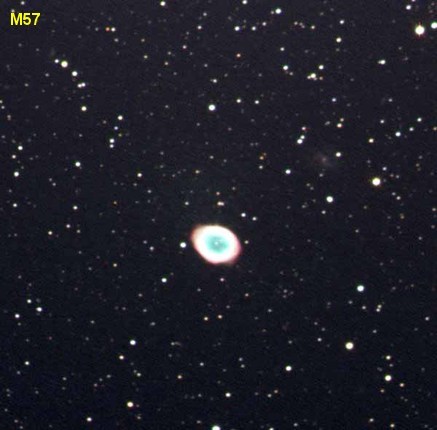 Típus: Planetáris köd, &alpha; = 18:53:35.1, &delta; = 33:1:47, Csillagkép: Lyra | Lant, Fényesség: 8.8, Méret: 180|144|55