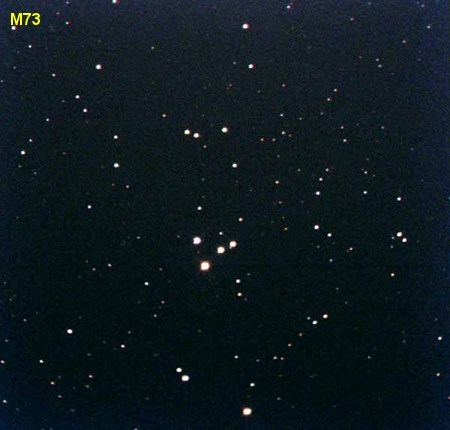 Típus: Nyílthalmaz, &alpha; = 20:58:56, &delta; = -12:38:7, Csillagkép: Aquarius | Vízöntő, Fényesség: 8.9, Méret: 84